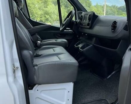 Белый Мерседес Sprinter, объемом двигателя 2.99 л и пробегом 294 тыс. км за 42500 $, фото 3 на Automoto.ua