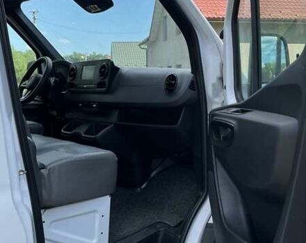 Белый Мерседес Sprinter, объемом двигателя 2.99 л и пробегом 294 тыс. км за 42500 $, фото 2 на Automoto.ua