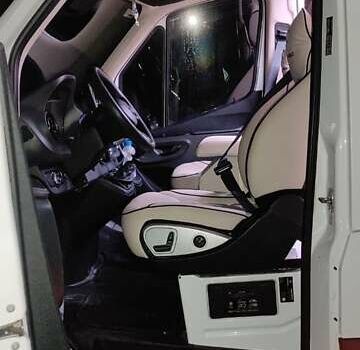 Белый Мерседес Sprinter, объемом двигателя 2.2 л и пробегом 274 тыс. км за 54500 $, фото 14 на Automoto.ua