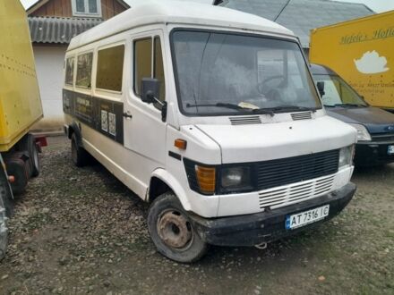 Белый Мерседес Sprinter, объемом двигателя 3 л и пробегом 300 тыс. км за 2200 $, фото 1 на Automoto.ua