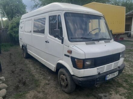 Белый Мерседес Sprinter, объемом двигателя 3 л и пробегом 300 тыс. км за 2550 $, фото 1 на Automoto.ua