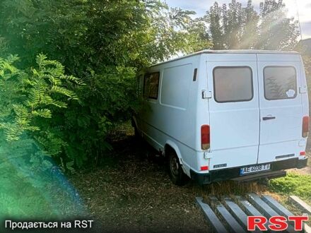 Белый Мерседес Sprinter, объемом двигателя 2.3 л и пробегом 300 тыс. км за 2000 $, фото 1 на Automoto.ua