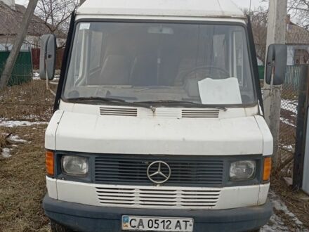 Белый Мерседес Sprinter, объемом двигателя 0 л и пробегом 380 тыс. км за 2300 $, фото 1 на Automoto.ua