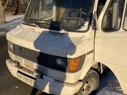 Белый Мерседес Sprinter, объемом двигателя 2.3 л и пробегом 358 тыс. км за 1100 $, фото 1 на Automoto.ua