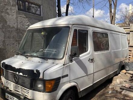 Белый Мерседес Sprinter, объемом двигателя 0 л и пробегом 199 тыс. км за 2000 $, фото 1 на Automoto.ua