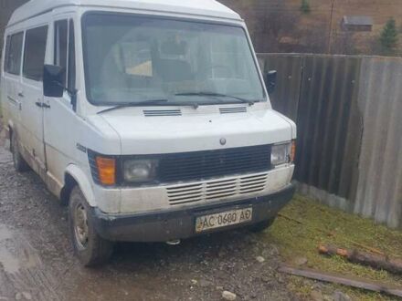 Белый Мерседес Sprinter, объемом двигателя 2.3 л и пробегом 999 тыс. км за 2500 $, фото 1 на Automoto.ua