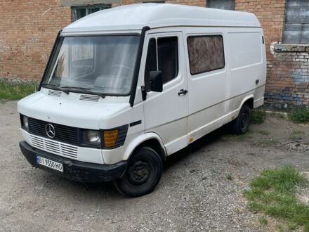 Белый Мерседес Sprinter, объемом двигателя 2.3 л и пробегом 400 тыс. км за 2500 $, фото 1 на Automoto.ua