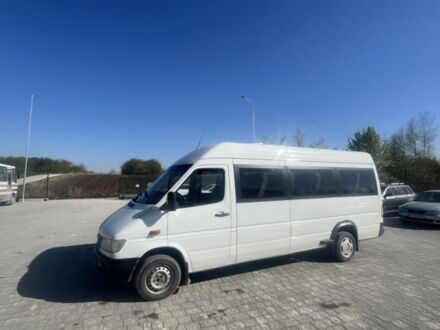Белый Мерседес Sprinter, объемом двигателя 2.3 л и пробегом 400 тыс. км за 5200 $, фото 1 на Automoto.ua
