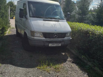 Белый Мерседес Sprinter, объемом двигателя 2.3 л и пробегом 583 тыс. км за 3800 $, фото 1 на Automoto.ua
