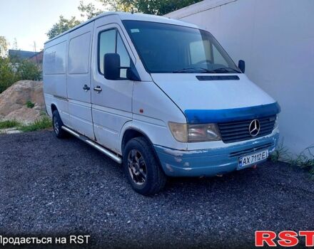 Белый Мерседес Sprinter, объемом двигателя 2.3 л и пробегом 500 тыс. км за 2600 $, фото 1 на Automoto.ua
