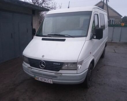 Белый Мерседес Sprinter, объемом двигателя 2.3 л и пробегом 800 тыс. км за 4000 $, фото 1 на Automoto.ua