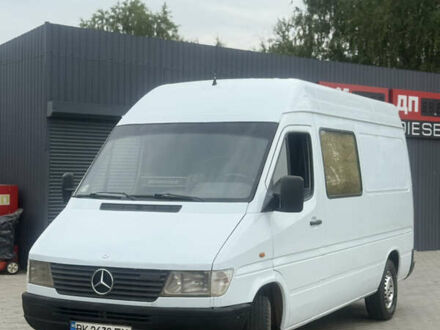 Мерседес Sprinter 1995 в Ровно на Automoto.ua Белый Мерседес Sprinter, объемом двигателя 2.3 л и пробегом 380 тыс. км за 4200 $, фото 1 на Automoto.ua