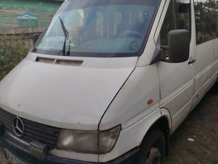 Белый Мерседес Sprinter, объемом двигателя 2.9 л и пробегом 300 тыс. км за 4500 $, фото 1 на Automoto.ua