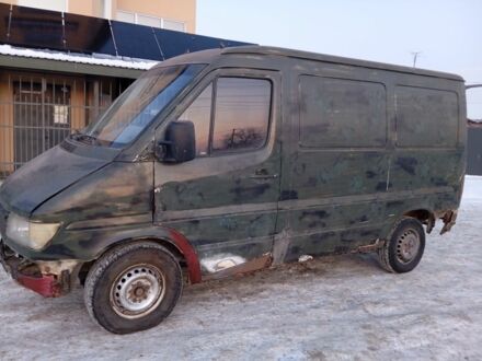 Белый Мерседес Sprinter, объемом двигателя 2.3 л и пробегом 300 тыс. км за 2000 $, фото 1 на Automoto.ua