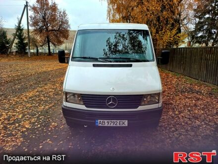 Белый Мерседес Sprinter, объемом двигателя 2.3 л и пробегом 354 тыс. км за 6000 $, фото 1 на Automoto.ua