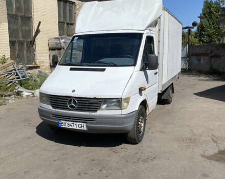 Белый Мерседес Sprinter, объемом двигателя 2.3 л и пробегом 400 тыс. км за 6200 $, фото 1 на Automoto.ua