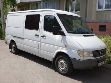 Белый Мерседес Sprinter, объемом двигателя 2.3 л и пробегом 380 тыс. км за 6500 $, фото 1 на Automoto.ua