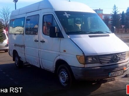 Белый Мерседес Sprinter, объемом двигателя 2.3 л и пробегом 396 тыс. км за 800 $, фото 1 на Automoto.ua