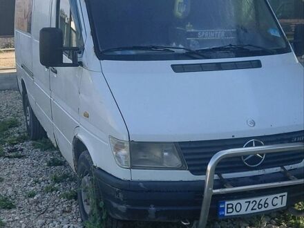 Белый Мерседес Sprinter, объемом двигателя 2.3 л и пробегом 490 тыс. км за 3100 $, фото 1 на Automoto.ua