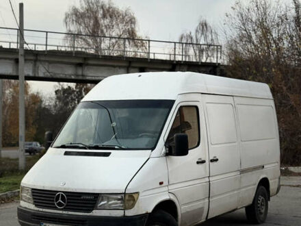 Белый Мерседес Sprinter, объемом двигателя 2.3 л и пробегом 300 тыс. км за 2999 $, фото 1 на Automoto.ua