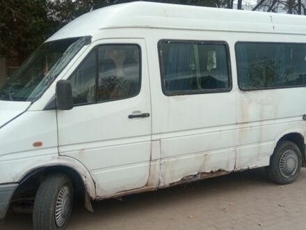 Белый Мерседес Sprinter, объемом двигателя 2.3 л и пробегом 446 тыс. км за 900 $, фото 1 на Automoto.ua