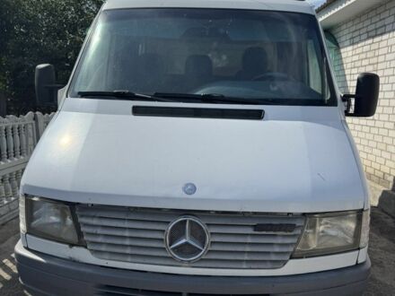 Белый Мерседес Sprinter, объемом двигателя 2 л и пробегом 350 тыс. км за 3395 $, фото 1 на Automoto.ua