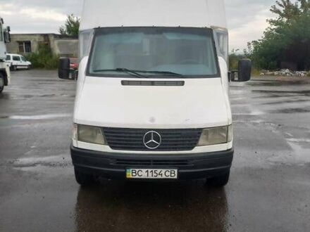 Белый Мерседес Sprinter, объемом двигателя 2.3 л и пробегом 300 тыс. км за 4600 $, фото 1 на Automoto.ua