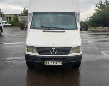 Белый Мерседес Sprinter, объемом двигателя 2.3 л и пробегом 300 тыс. км за 4600 $, фото 1 на Automoto.ua
