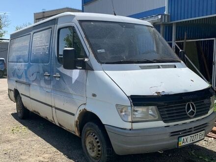 Белый Мерседес Sprinter, объемом двигателя 2.3 л и пробегом 400 тыс. км за 2400 $, фото 1 на Automoto.ua