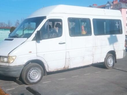 Білий Мерседес Sprinter, об'ємом двигуна 2.3 л та пробігом 200 тис. км за 2750 $, фото 1 на Automoto.ua