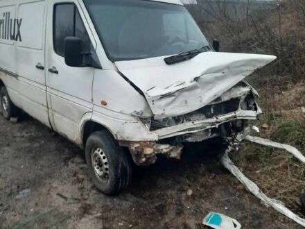 Белый Мерседес Sprinter, объемом двигателя 2.3 л и пробегом 500 тыс. км за 1000 $, фото 1 на Automoto.ua