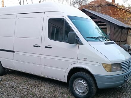 Белый Мерседес Sprinter, объемом двигателя 2.3 л и пробегом 756 тыс. км за 4000 $, фото 1 на Automoto.ua