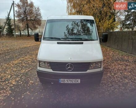 Белый Мерседес Sprinter, объемом двигателя 2.3 л и пробегом 356 тыс. км за 6000 $, фото 1 на Automoto.ua