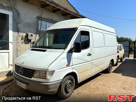 Белый Мерседес Sprinter, объемом двигателя 2.3 л и пробегом 506 тыс. км за 4200 $, фото 1 на Automoto.ua
