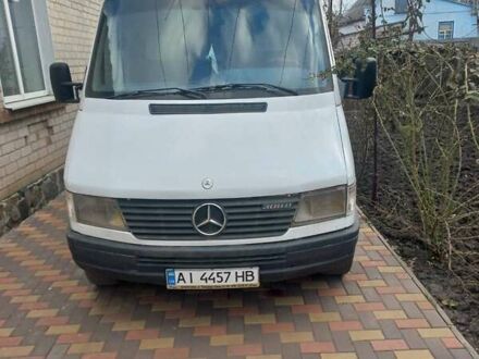 Белый Мерседес Sprinter, объемом двигателя 2.3 л и пробегом 563 тыс. км за 3800 $, фото 1 на Automoto.ua