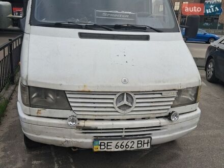 Белый Мерседес Sprinter, объемом двигателя 2.3 л и пробегом 260 тыс. км за 4500 $, фото 1 на Automoto.ua