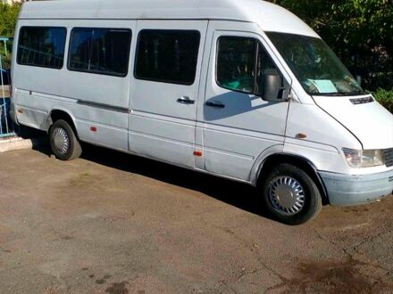 Белый Мерседес Sprinter, объемом двигателя 2.3 л и пробегом 450 тыс. км за 3900 $, фото 1 на Automoto.ua