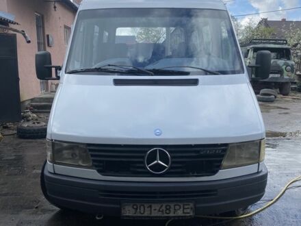 Белый Мерседес Sprinter, объемом двигателя 0.29 л и пробегом 380 тыс. км за 4500 $, фото 1 на Automoto.ua