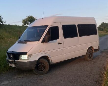 Белый Мерседес Sprinter, объемом двигателя 2.3 л и пробегом 500 тыс. км за 5000 $, фото 1 на Automoto.ua