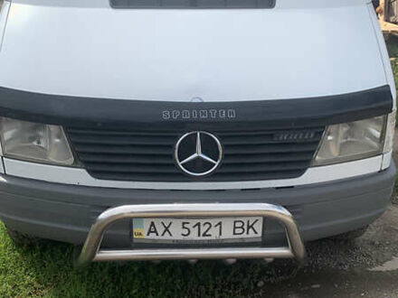 Белый Мерседес Sprinter, объемом двигателя 2.3 л и пробегом 750 тыс. км за 4800 $, фото 1 на Automoto.ua