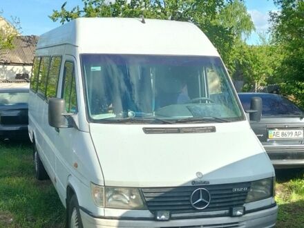 Белый Мерседес Sprinter, объемом двигателя 2.9 л и пробегом 888 тыс. км за 5500 $, фото 1 на Automoto.ua