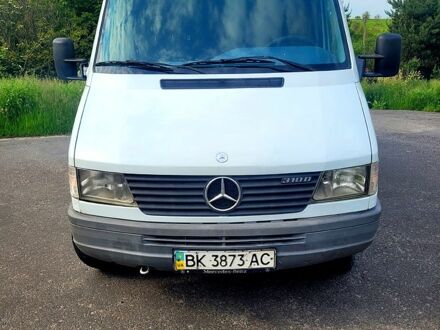 Мерседес Sprinter 1998 в Ровно на Automoto.ua Белый Мерседес Sprinter, объемом двигателя 2.9 л и пробегом 543 тыс. км за 7100 $, фото 1 на Automoto.ua
