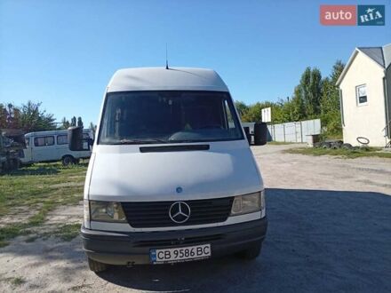 Белый Мерседес Sprinter, объемом двигателя 2.3 л и пробегом 420 тыс. км за 5200 $, фото 1 на Automoto.ua