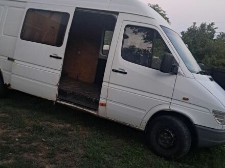 Білий Мерседес Sprinter, об'ємом двигуна 2.9 л та пробігом 450 тис. км за 4200 $, фото 1 на Automoto.ua