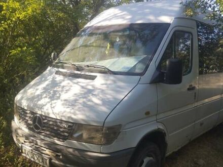 Белый Мерседес Sprinter, объемом двигателя 0 л и пробегом 450 тыс. км за 3500 $, фото 1 на Automoto.ua