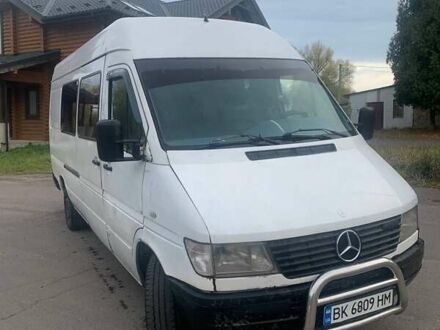 Белый Мерседес Sprinter, объемом двигателя 2.9 л и пробегом 800 тыс. км за 4500 $, фото 1 на Automoto.ua