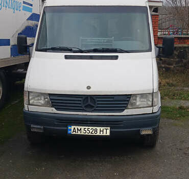 Белый Мерседес Sprinter, объемом двигателя 2.9 л и пробегом 700 тыс. км за 5000 $, фото 1 на Automoto.ua