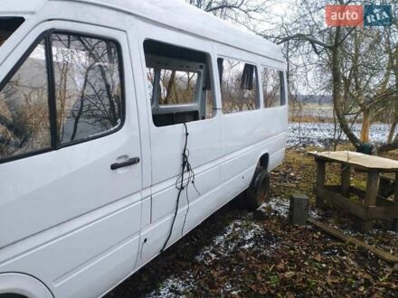 Белый Мерседес Sprinter, объемом двигателя 2.9 л и пробегом 100 тыс. км за 1000 $, фото 1 на Automoto.ua