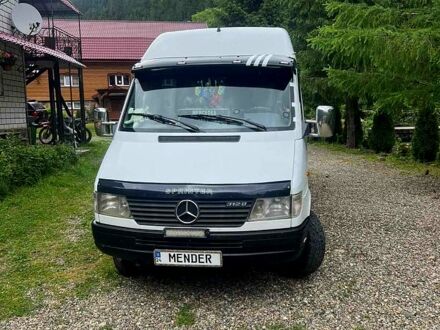 Белый Мерседес Sprinter, объемом двигателя 3 л и пробегом 400 тыс. км за 8999 $, фото 1 на Automoto.ua