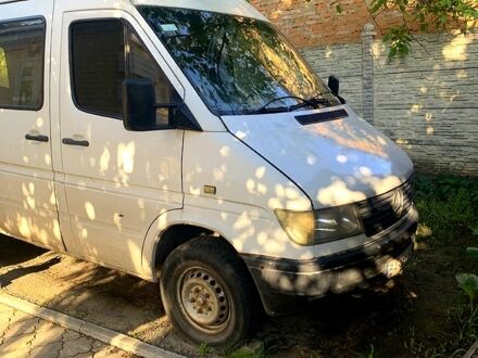 Белый Мерседес Sprinter, объемом двигателя 2.3 л и пробегом 925 тыс. км за 4200 $, фото 1 на Automoto.ua